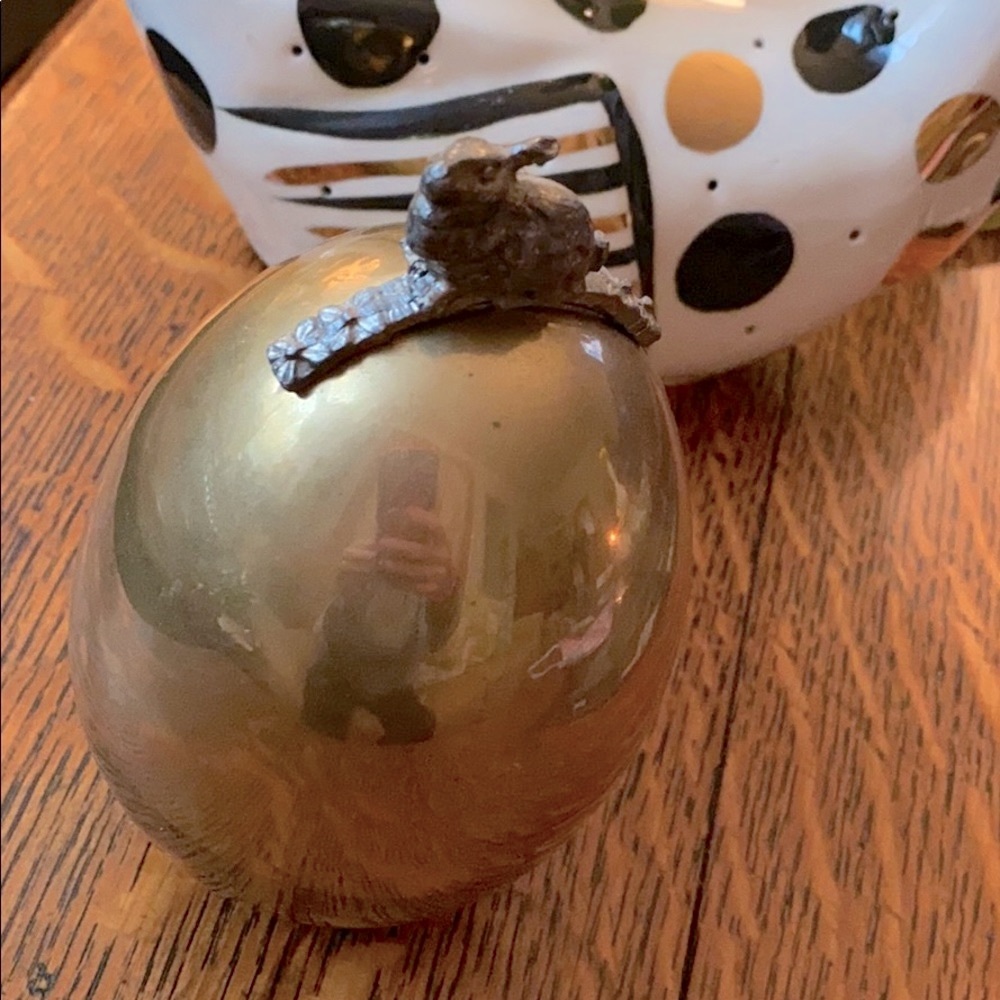 Rabbit on an egg.